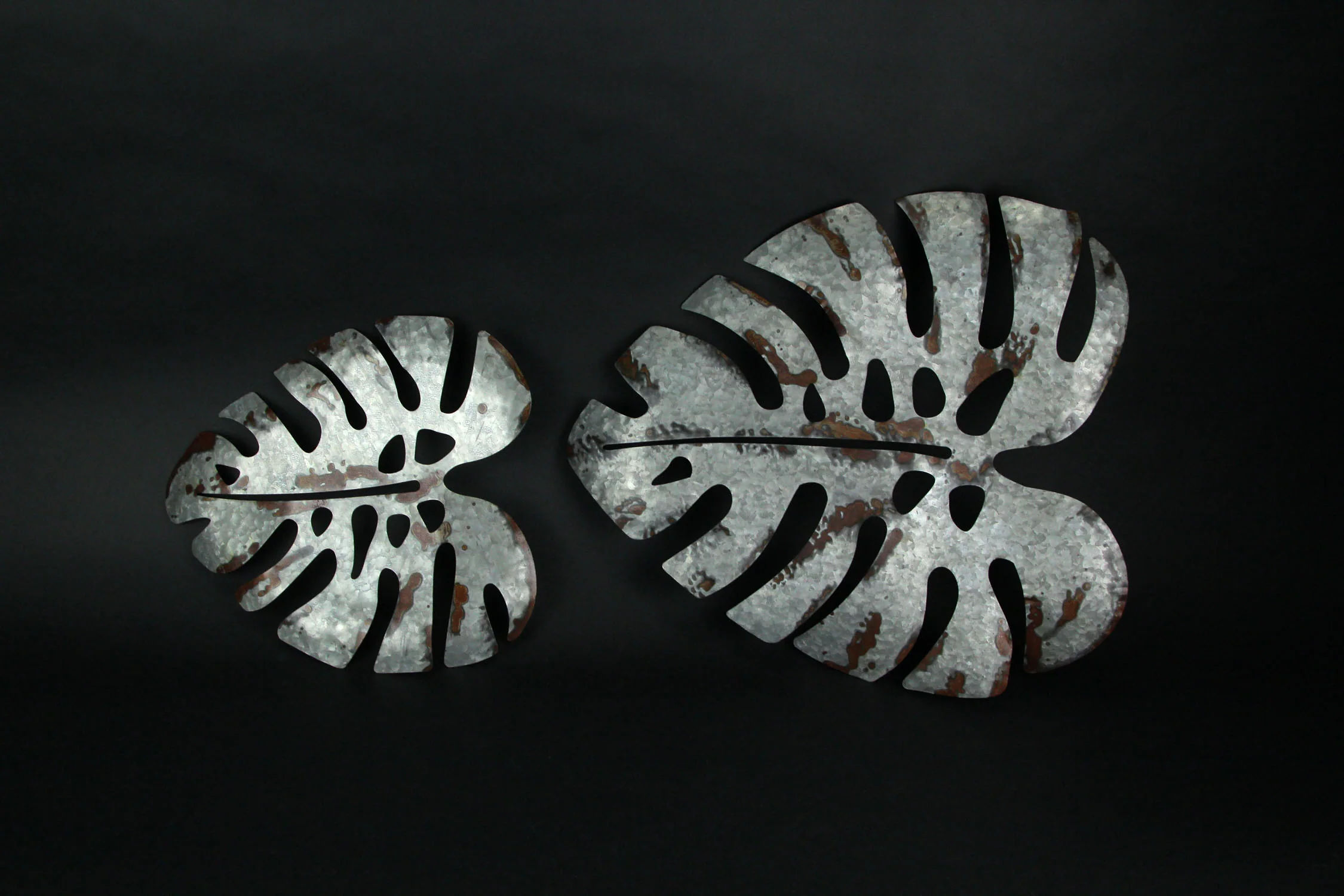 Set of 2 Galvanized Zinc Finish Metal Monstera Leaf Sculptures Wall Hanging Tropical Decor - Image 3