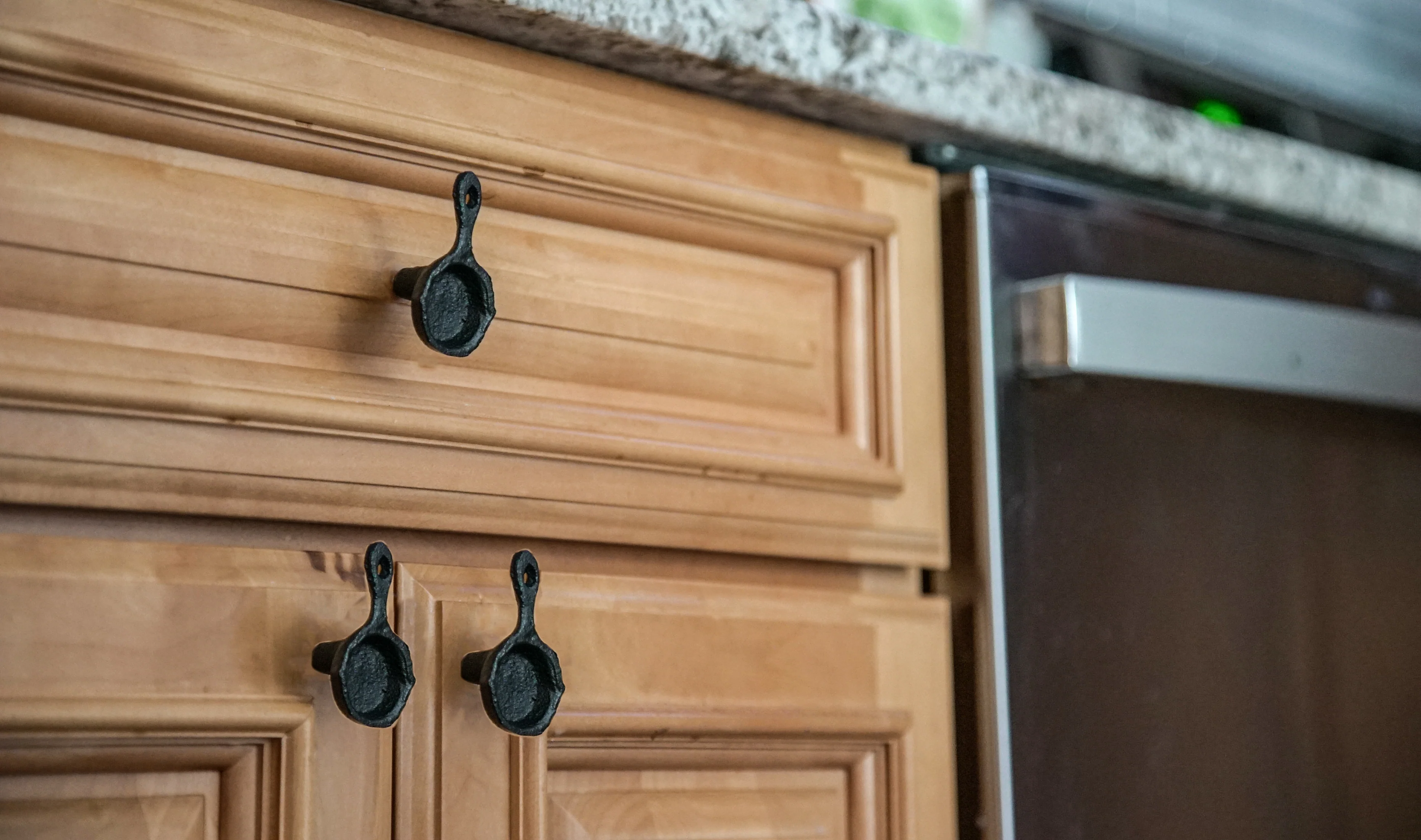 Set of 6 Mini Cast Iron Skillet Drawer Pulls Decorative Kitchen Cabinet Knobs - Image 5