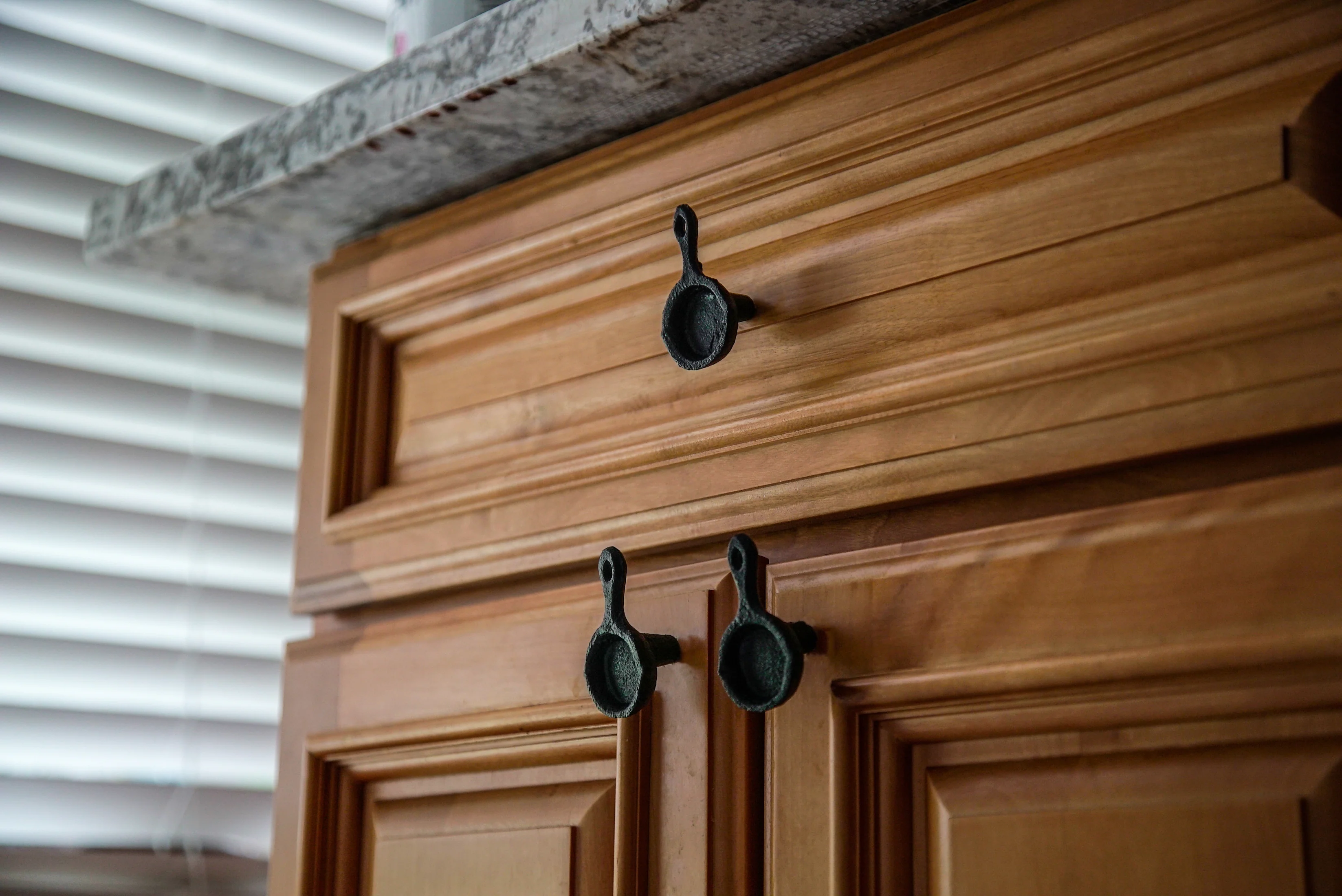 Set of 6 Mini Cast Iron Skillet Drawer Pulls Decorative Kitchen Cabinet Knobs - Image 7