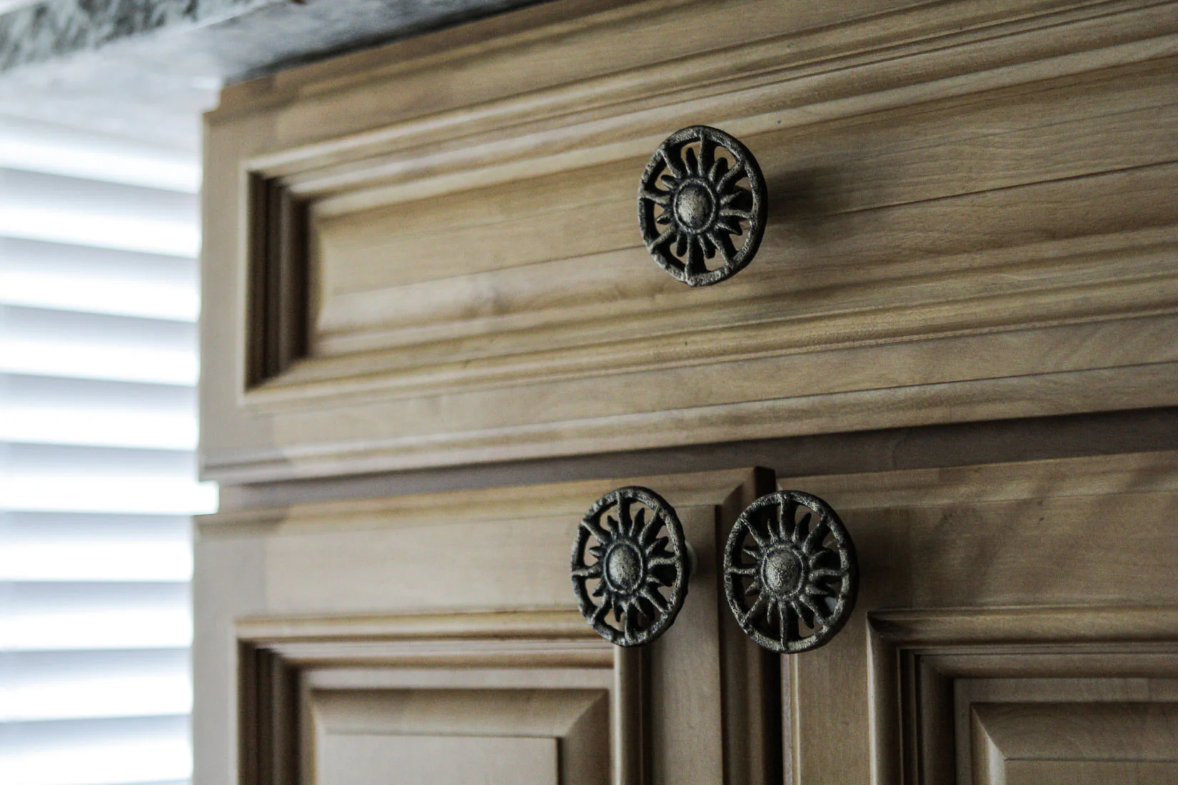 Set of 6 Antique Finish Golden Sun Cast Iron Drawer Pulls Decorative Cabinet Knob Home Decor - Image 8