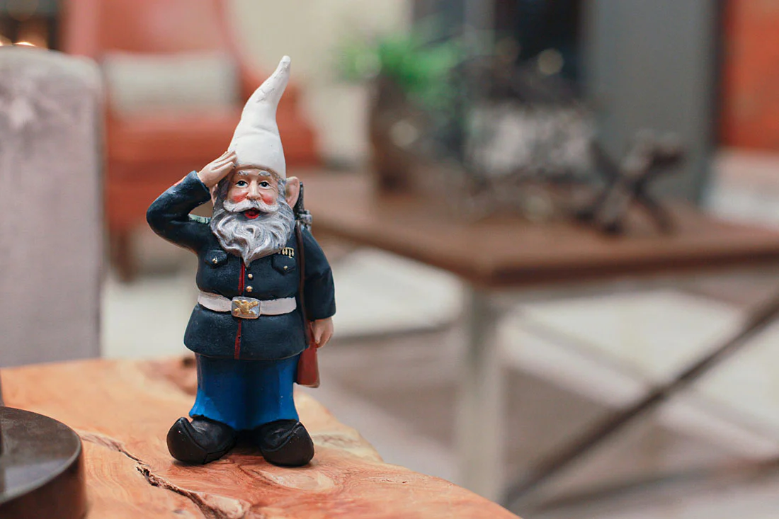 8 inch Dress Blues Bill Saluting U.S. Marine Military Garden and Shelf Gnome Statue Patriotic Decor - Image 5